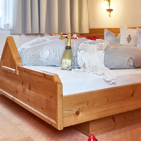 Kirchplatzl * Leutasch